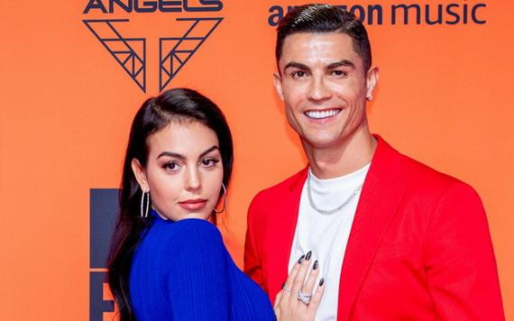 Rộ tin Ronaldo bí mật cầu hôn bạn gái nóng bỏng, xinh đẹp